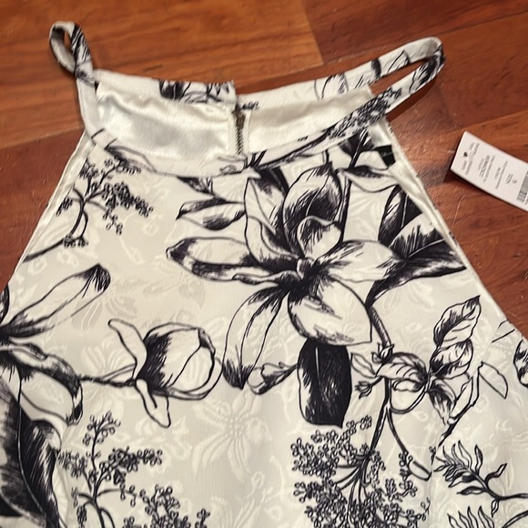 NWT White House Black Market Top - Picture 2 of 5